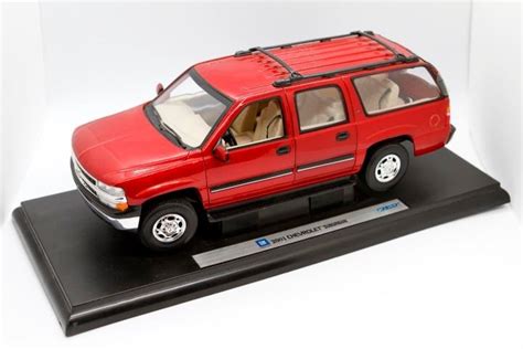 2001 chevrolet suburban welly 1 18 scale