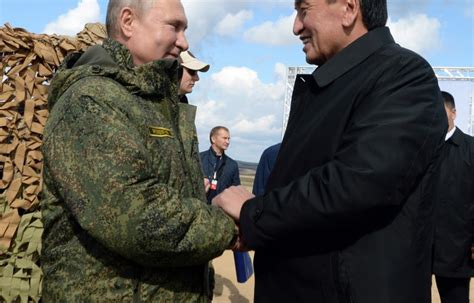 Жээнбеков и Путин совместно посмотрели военные учения «Центр-2019 ...