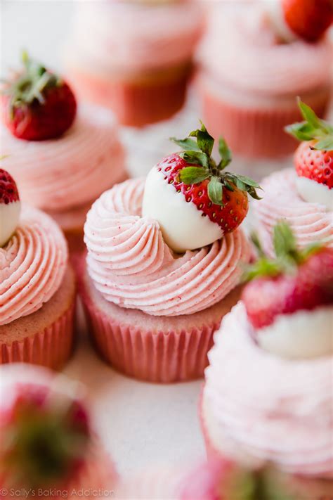 Our christmas cupcake ideas have something for everyone and you will be spoilt for choice. White Chocolate Strawberry Cupcakes | Sally's Baking Addiction