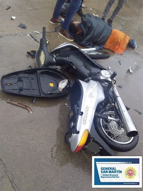 Un Joven Motociclista Sufri Fracturas Expuestas Al Chocar Contra Una Camioneta El Diario Del