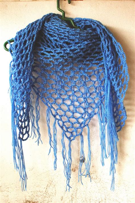Dear ann, readers tell me that it's hard to visualize how one would wear a shawl that has a wingspan of something like 90 inches. 30 Great Crochet Shawl Patterns 2017