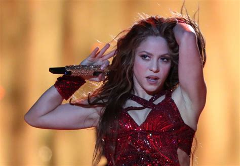 Shakira performing medley hits live on super bowl liv halftime show 2020 setlist la la la (brazil 2014) Shakira - Performs during the Super Bowl LIV Halftime Show ...