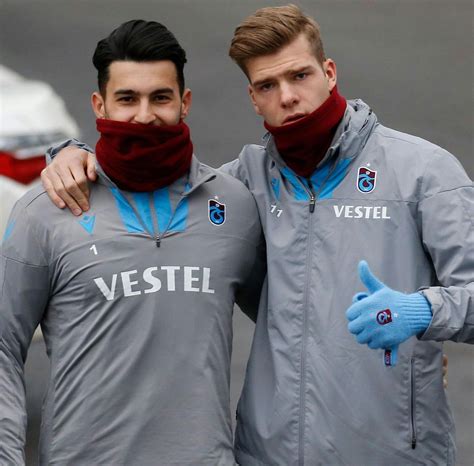 Trabzonspor'un başarılı kalecisi uğurcan çakır futbol severler tarafından internete sıkça araştırılıyor. Uğurcan Çakır & Alexander Sörloth | Futbolcular ...