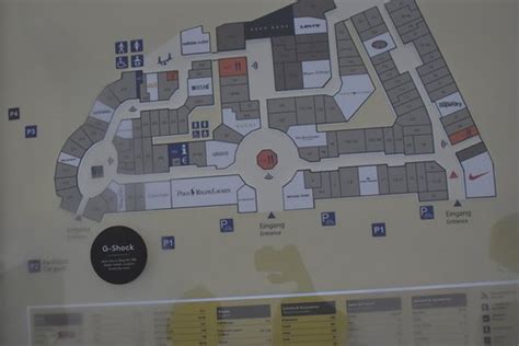 Outlet entrance with panorama photo - Bild von McArthurGlen Designer