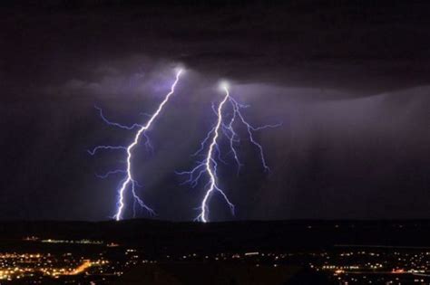 Terrifying Lightning Strikes Over Albuquerque 37 Pics