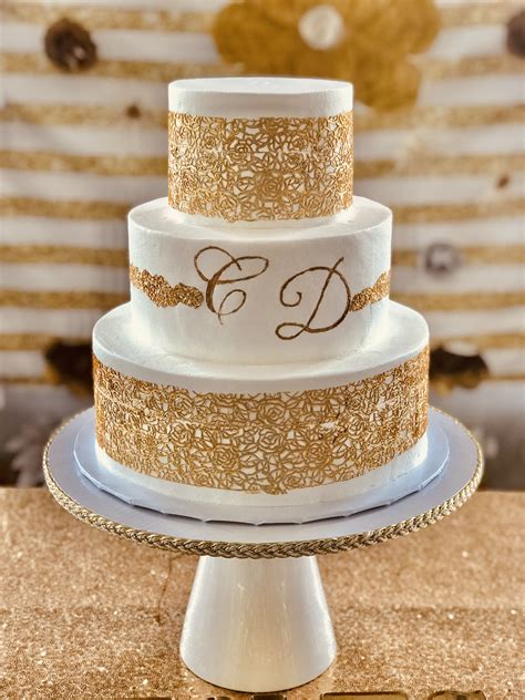 Custom Cake Design Wedding Cakes The Knot