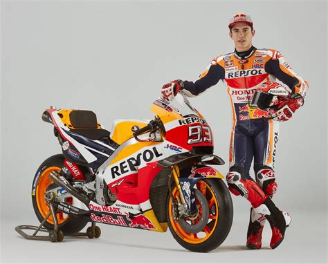 El official fan club marc márquez 93 nació en 2010 de la mano de su actual presidente, ramón márquez, después de que marc consiguiera su primer título de campeón del mundo en 125cc. Marc Márquez | Box Repsol | Flickr