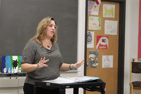 American Sign Language Becomes Part Of Teachers Daily Life The Moxie