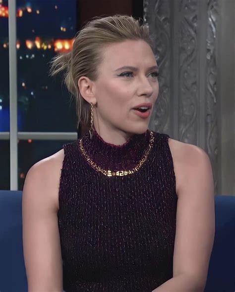 Scarlett Johansson Scrolller