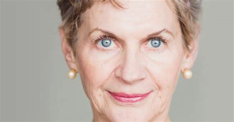 7 Classic Eye Makeup Looks For Women Over 60 With Blue Eyes