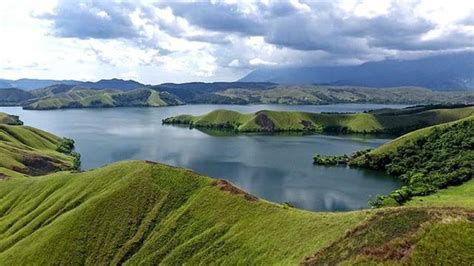 Tempat Wisata Di Papua Yang Terkenal Pemandangan Alamnya Eksotis