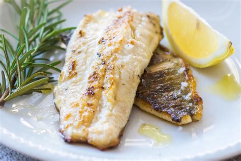 Zanderfilet im Weißweinsud gedünstet Rezept
