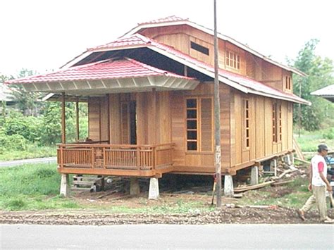 Desain rumah kayu dapat menjadi sebuah solusi untuk desain rumah keren dan modern namun tetap memiliki kesan hangat. Kumpulan Galeri Desain Rumah Kayu Bugis Terupdate | Komposisi Rumah