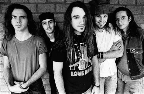 Watch Pearl Jam Play A Tower Records In 1991 Rolling Stone