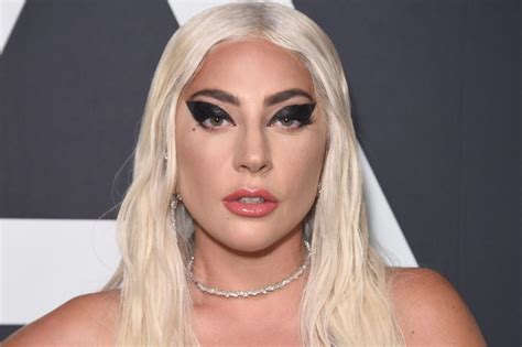 Al Natural Y Con Diminuta Ropa Interior Lady Gaga Se Muestra En La