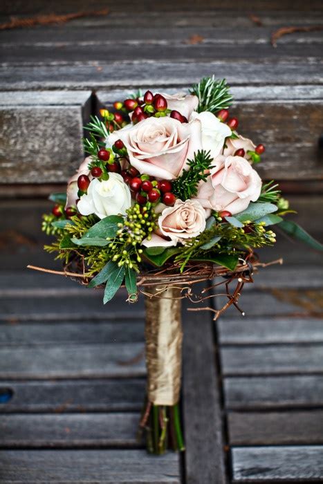 75 adorable christmas wedding bouquets traditional and not only weddingomania
