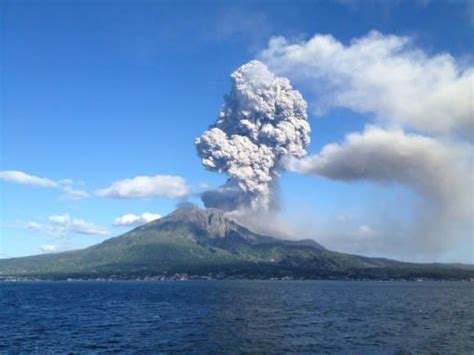 日本火山学会 (the volcanological society of japan). 桜島火山噴煙4100メートル、噴石に警戒 - 全日本わらわら