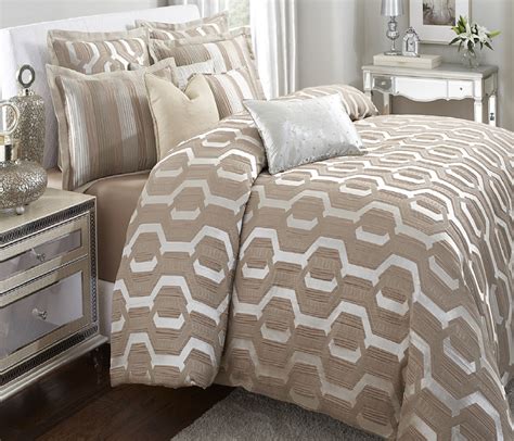 Browse our incredible selection of full, queen, and king size luxury bedding sets. Contemporary Luxury Bedding Set Ideas - HomesFeed