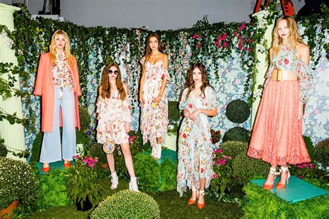 Alice Olivia Spring 2018 Rtw Collection Garden Inspired Fashion