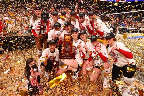 Nude Photo Leak Of Wisconsin Womens Volleyball Team Has Police Puzzled