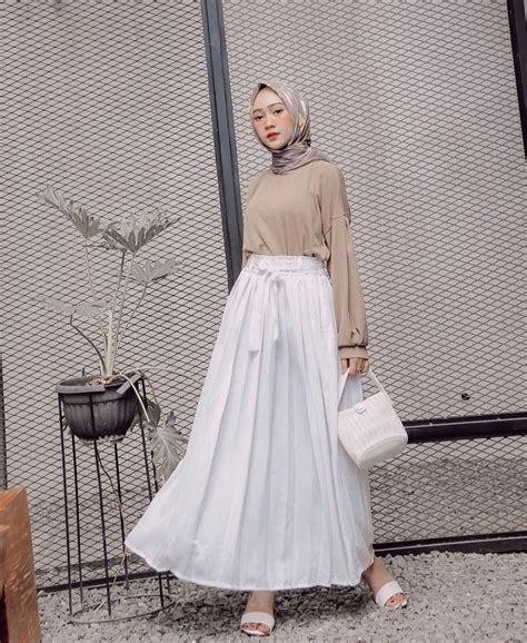 10 ide ootd hijab dengan rok putih jangan takut kotor