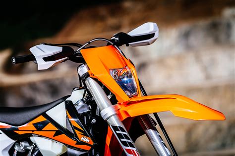 Your average punter will be able to rebuild the ktm tpi engine, you just disconnect the efi sensor, fuel and 2t oil lines and then change the piston as before. 2018_KTM_fuel-injection_two-stroke_250_300_EXC_TPI_187 ...