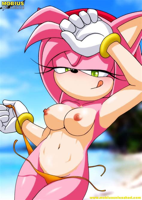 Amy Rose Flashing Her Pretty Tits
