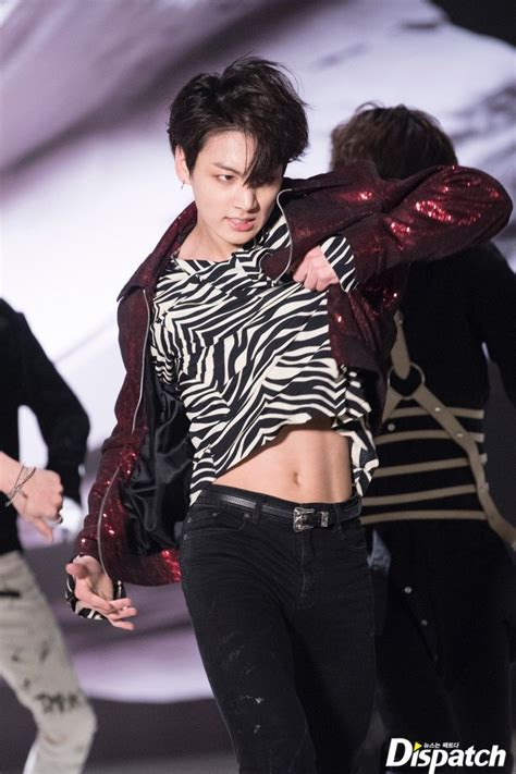 Jungkook abs foto jungkook taehyung jeon jungkook hot jungkook fanart jungkook cute jung kook taekook seokjin. Paling Hits 30 Foto Abs Jungkook Fake Love - Rudi Gambar