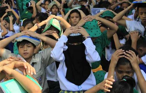 University Students Join Earthquake Drill The Manila Times
