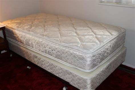 As this is a rapidly changing situation, the original mattress factory is monitoring it daily and will continue to assess and follow the guidance from leading government and health authorities. Auction Ohio | Twin Mattress and Box spring