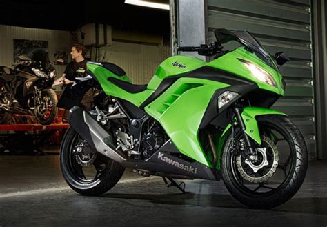Der motorradführerschein a2 ist unter umständen eine günstige methode, um zukünftig unbegrenzte motorräder fahren zu können. Mit 16 Motorrad fahren (A2)? (16-jahre)