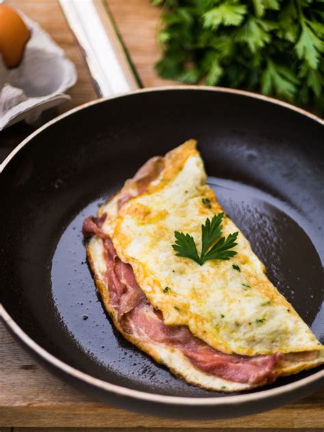 Frittata di albumi ripiena con crudo ed emmental ...