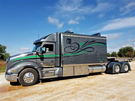 Not a truck with a standard sleeper cabin. Showcase :: ARI Legacy Sleepers in 2020 | Big rig trucks ...