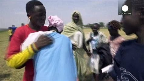 أطفال من ضحايا النزاع جنوب السودان يعودون لأحضان عائلاتهم فيديو dailymotion