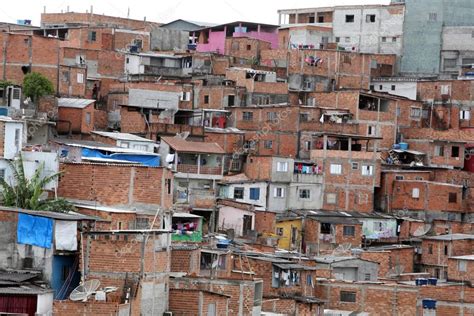 Favela Pobreza No Bairro De São Paulo — Fotografias De Stock © Casadaphoto 23768843