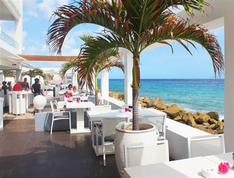 Most of the sandy hot spots lie southwest of town on the baie de pampelonne. Saint Tropez Curacao | Beach club | hotspot Curacao