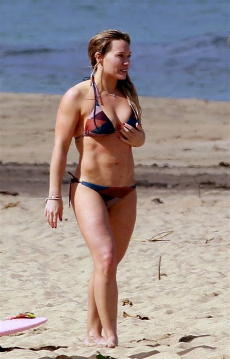 Hilary Duff In Bikini On The Beach In Hawaii Hawtcelebs