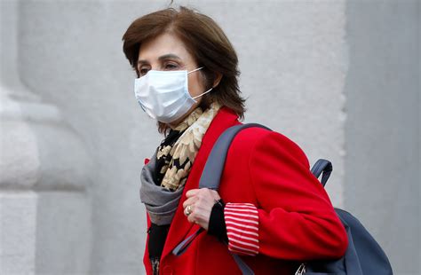 La cuarentena obligatoria ordenada por el gobierno de chile ante el avance del coronavirus fue ampliada a tres comunas de santiago desde la noche del jueves 23 de abril. Paula Daza por decisión de mantener a Santiago Centro en ...