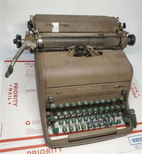 Vintage Royal Typewriter Manual Typewriter Grey 169145 Rare Works For