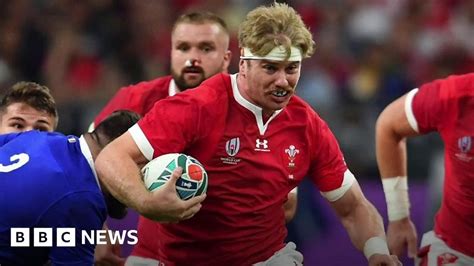 Rugby World Cup Wales Star Aaron Wainwright Helps Young Players Bbc News
