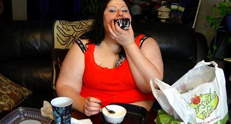 美国180公斤女子摄像头前狂吃 每月赚万元资讯频道凤凰网