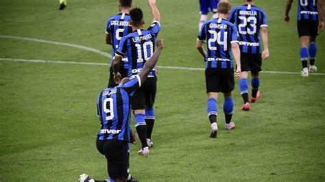 Inter milan are welcoming sampdoria to the san siro this evening and they would have needed a victory to lift the serie a title for the first time since. Cuplikan Video Gol Lukaku-Lautaro Pertandingan Inter Milan ...