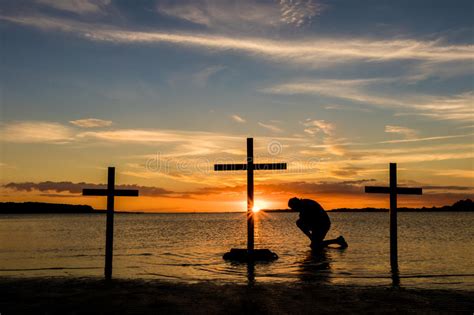 Man Kneeling Cross Jesus Christ Stock Images Download 117 Royalty