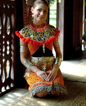 Uchikake adalah gaun pengantin khas jepang. Sayang Sarawak: Pakaian Tradisional Kaum Yang Terdapat Di ...