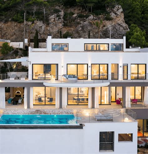 Genießen sie mit seehotel fährhaus vom eigenen balkon den blick aufs wasser. Ein Haus am Meer | NEUE WERKSTÄTTEN