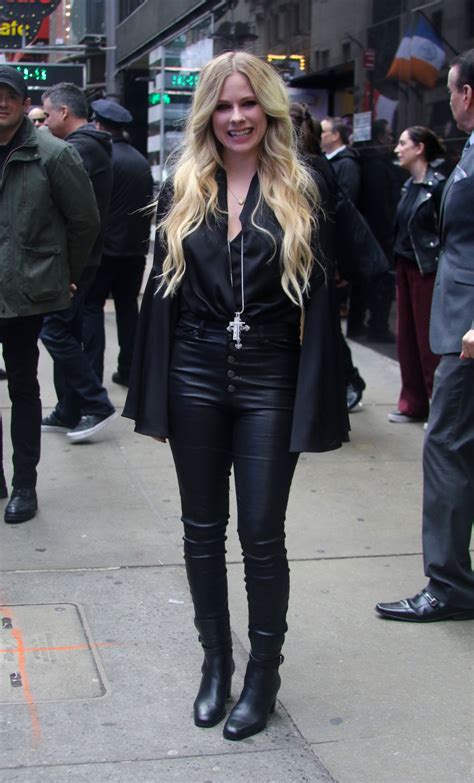 Avril lavigne net worth 2020, biography, career, and awards. AVRIL LAVIGNE Arrives at Good Morning America in New York 02/15/2019 - HawtCelebs