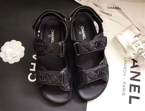 Enter the world of chanel and discover the latest in fashion & accessories, eyewear, fragrance & beauty, fine jewelry & watches. Chanel woman shoes leather casual flats sandals | Leather ...