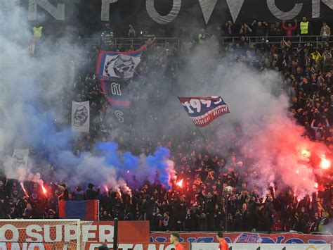 Galeria de la FCSB, susținere pentru Sorescu! Mustață a vorbit cu vedeta