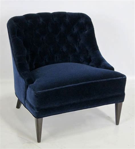 Of great elegance and refinement, for a unique and inimitable environment, they have been totalmnet. Pair of Navy Blue Velvet Tufted Back Lounge Chairs at 1stdibs