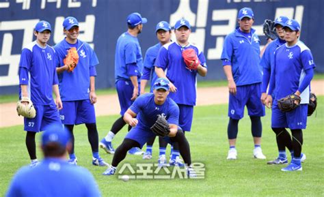 Check spelling or type a new query. 스포츠서울 - 포토팀 훈련 합류 오승환, 동료들과 함께